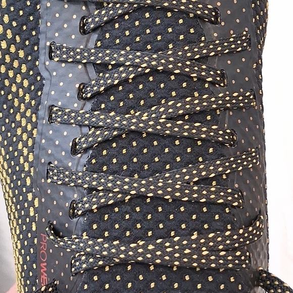 Umbro Black and Gold Athletic Soccer Shoes main image 9